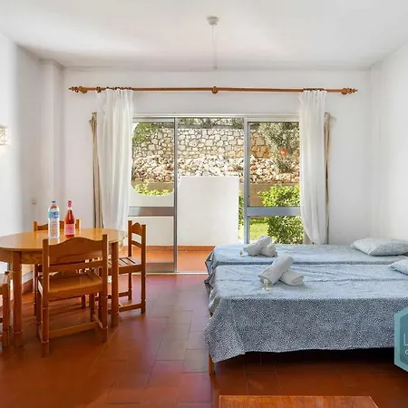Apartment 104 - Dream Lodging *